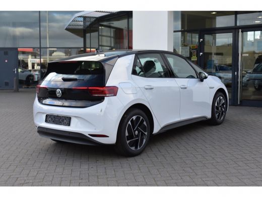 Volkswagen ID.3 Pure 45 kWh Prijs na SEPP € 36895,-  Climatronic, snelladen 135kw, parkeersensoren voor en achter... ActivLease financial lease