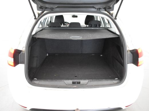 Peugeot 308 SW 1.2 PureTech Blue Lease + Trekhaak ActivLease financial lease