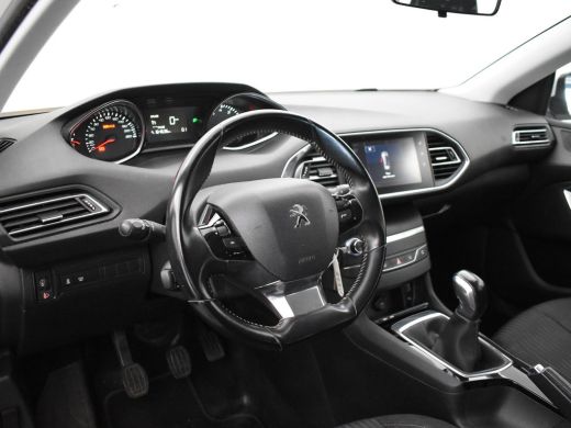 Peugeot 308 SW 1.2 PureTech Blue Lease + Trekhaak ActivLease financial lease