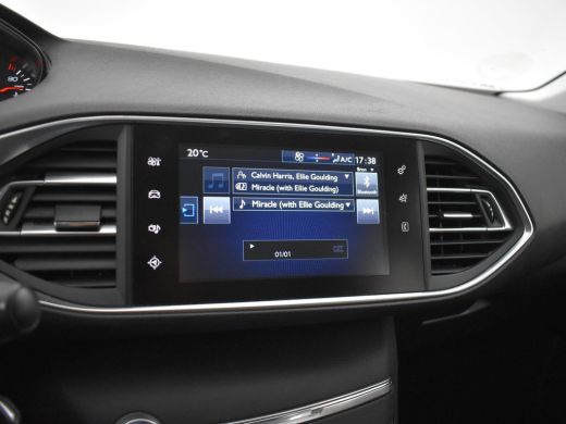 Peugeot 308 SW 1.2 PureTech Blue Lease + Trekhaak ActivLease financial lease