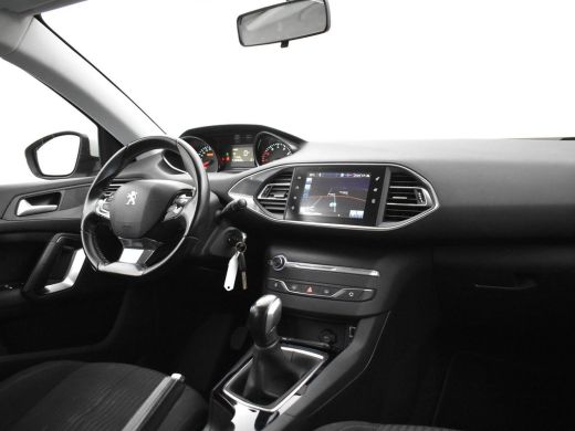 Peugeot 308 SW 1.2 PureTech Blue Lease + Trekhaak ActivLease financial lease