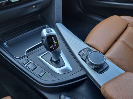 BMW 3 Serie Touring 318i M Sport Edition Performance LED AUT DEALER 2019 ActivLease financial lease