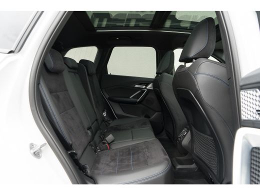 BMW iX1 xDrive30 / M-Sport pakket/ Adaptive Cruise Control/ Virtual Cockpit/ Panoramadak/ 230kW (313PK) ActivLease financial lease