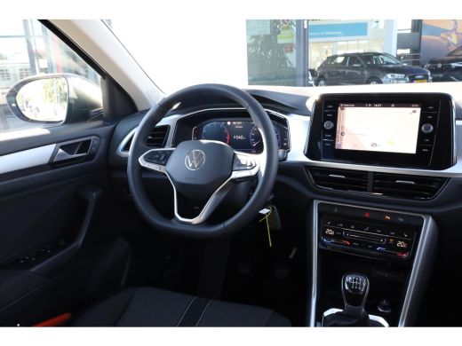 Volkswagen T-Roc 1.0 TSI Life Business Achteruitrijcamera 17" LM Velgen discover navigatie privacy glas digital co... ActivLease financial lease