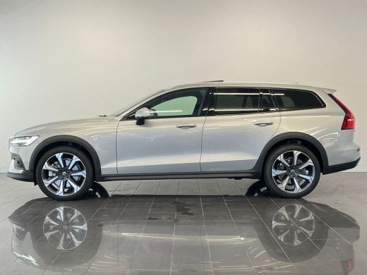 Volvo  V60 Cross Country B5 AWD Ultimate | Getint glas | Parkeerverwarming | 20" lichtmetaal | Contourstoele... ActivLease financial lease