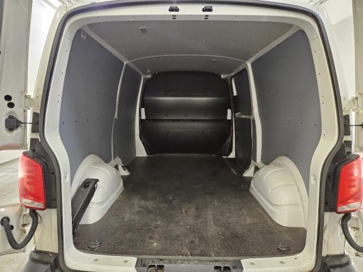 Volkswagen Transporter 2.0 TDI L2H1 Navi Airco Cruise Sidebars 1Eigenaar ActivLease financial lease