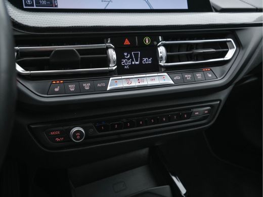 BMW 1 Serie 118i High Executive Edition Sport-Line (INCL-BTW) *LUXURY-LEATHER | DIGI-COCKPIT | HARMAN/KARDON-... ActivLease financial lease