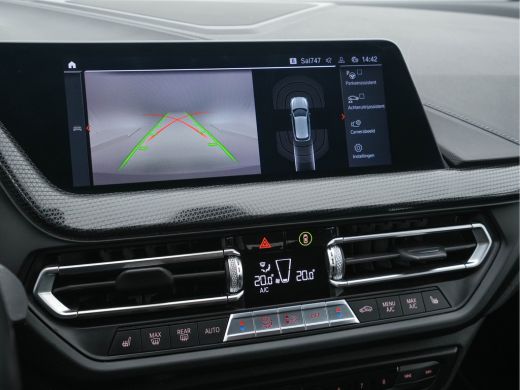 BMW 1 Serie 118i High Executive Edition Sport-Line (INCL-BTW) *LUXURY-LEATHER | DIGI-COCKPIT | HARMAN/KARDON-... ActivLease financial lease