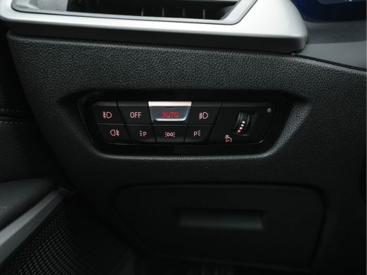 BMW 3 Serie Touring 330e (INCL-BTW) *LUXURY-LEATHER | NAVI-FULLMAP |  DIGI-COCKPIT | FULL-LED | DAB | ECC | P... ActivLease financial lease