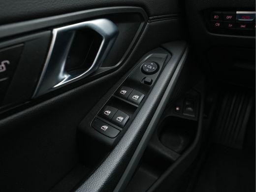 BMW 3 Serie Touring 330e (INCL-BTW) *LUXURY-LEATHER | NAVI-FULLMAP |  DIGI-COCKPIT | FULL-LED | DAB | ECC | P... ActivLease financial lease