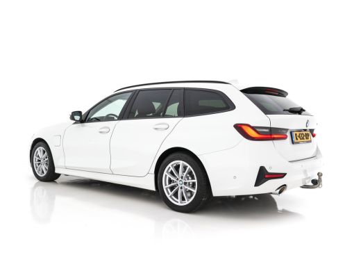 BMW 3 Serie Touring 330e (INCL-BTW) *LUXURY-LEATHER | NAVI-FULLMAP |  DIGI-COCKPIT | FULL-LED | DAB | ECC | P... ActivLease financial lease