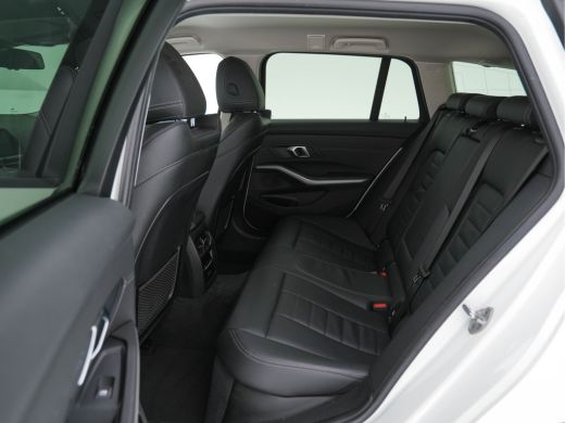 BMW 3 Serie Touring 330e (INCL-BTW) *LUXURY-LEATHER | NAVI-FULLMAP |  DIGI-COCKPIT | FULL-LED | DAB | ECC | P... ActivLease financial lease