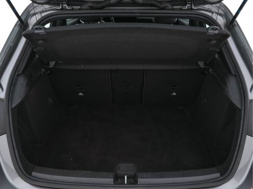 Mercedes A-Klasse 180 Advantage Style-Pack Aut. *WIDESCREEN-DIGI-COCKPIT | DAB | LEATHER-MICROFIBRE | CAMERA | NAVI... ActivLease financial lease