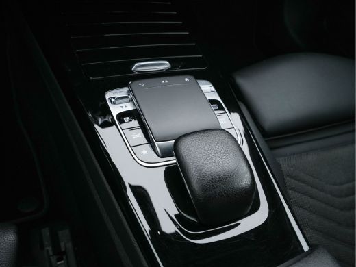 Mercedes A-Klasse 180 Advantage Style-Pack Aut. *WIDESCREEN-DIGI-COCKPIT | DAB | LEATHER-MICROFIBRE | CAMERA | NAVI... ActivLease financial lease