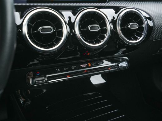 Mercedes A-Klasse 180 Advantage Style-Pack Aut. *WIDESCREEN-DIGI-COCKPIT | DAB | LEATHER-MICROFIBRE | CAMERA | NAVI... ActivLease financial lease