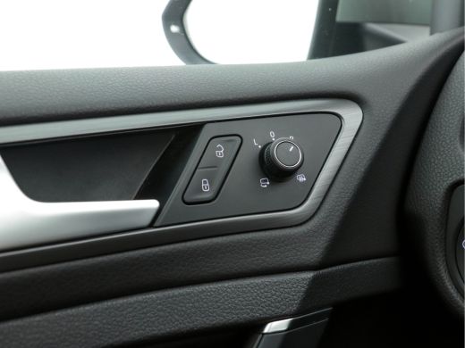 Volkswagen e-Golf (INCL-BTW) *HEATPUMP | FULL-LEATHER | FULL-LED | ADAPTIVE-CRUISE | VIRTUAL-COCKPIT |  KEYLESS | C... ActivLease financial lease