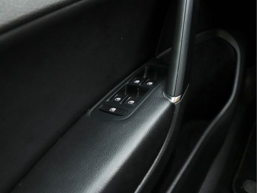 Volkswagen e-Golf (INCL-BTW) *HEATPUMP | FULL-LEATHER | FULL-LED | ADAPTIVE-CRUISE | VIRTUAL-COCKPIT |  KEYLESS | C... ActivLease financial lease