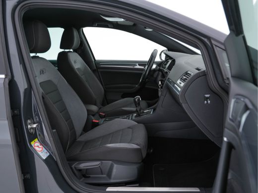 Volkswagen Golf 1.5 TSI R-Line-Sport Highline Aut. *DIGI-COCKPIT |  FULL-LED | BLIND-SPOT | DAB | NAVI-FULLMAP | ... ActivLease financial lease