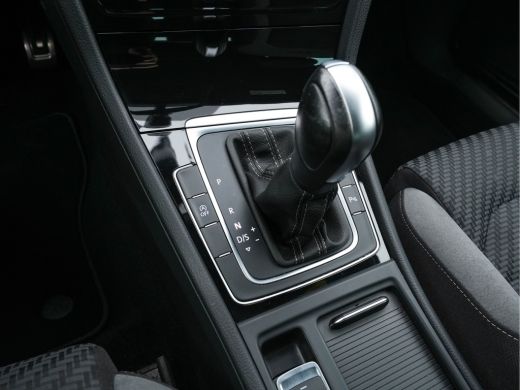 Volkswagen Golf 1.5 TSI R-Line-Sport Highline Aut. *DIGI-COCKPIT |  FULL-LED | BLIND-SPOT | DAB | NAVI-FULLMAP | ... ActivLease financial lease