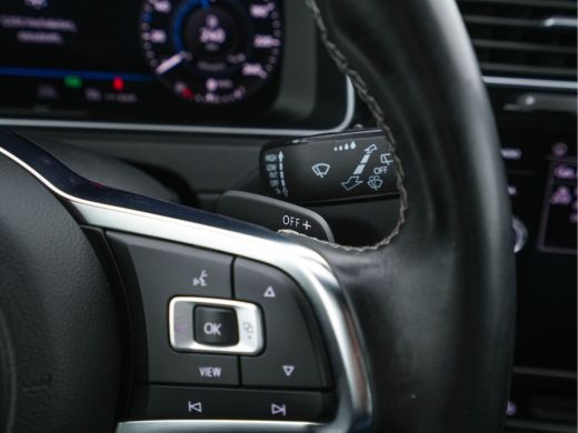 Volkswagen Golf 1.5 TSI R-Line-Sport Highline Aut. *DIGI-COCKPIT |  FULL-LED | BLIND-SPOT | DAB | NAVI-FULLMAP | ... ActivLease financial lease