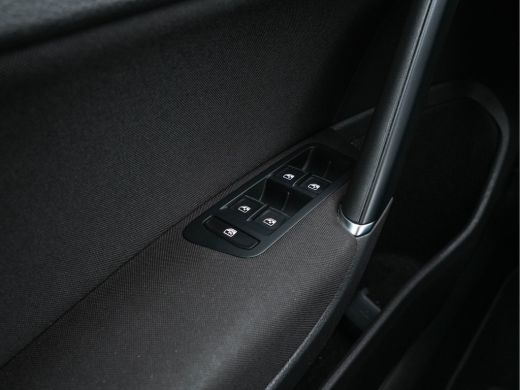 Volkswagen Golf 1.5 TSI R-Line-Sport Highline Aut. *DIGI-COCKPIT |  FULL-LED | BLIND-SPOT | DAB | NAVI-FULLMAP | ... ActivLease financial lease