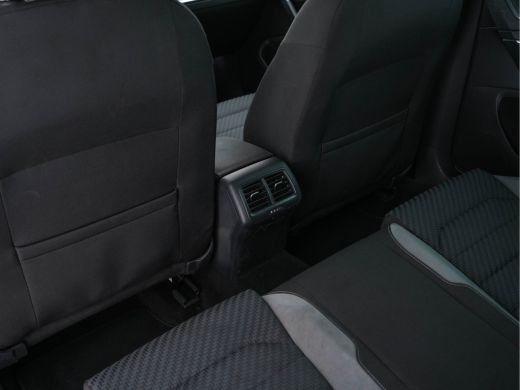 Volkswagen GOLF Variant 1.5 TSI Highline-Business R-Line-Sportpack Aut. *DIGI-COCKPIT |  FULL-LED | BLIND-SPOT | DAB | NA... ActivLease financial lease