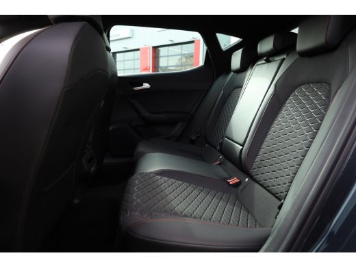 Seat Leon 1.0 TSI FR Business Intense 110PK / 81kW, Glazen elekt. panoramadak, airco, achteruitrijcamera, p... ActivLease financial lease