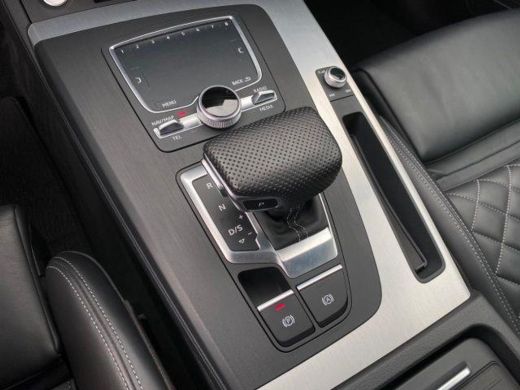 Audi Q5 55 TFSI e quattro Competition ActivLease financial lease