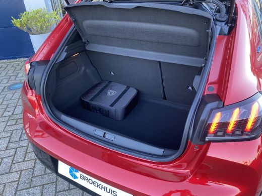 Peugeot e-208 EV GT 50 kWh | Navigatie | Climate | Keyless | Pano | Sensoren + Camera | Carplay | Stoelverwarming ActivLease financial lease