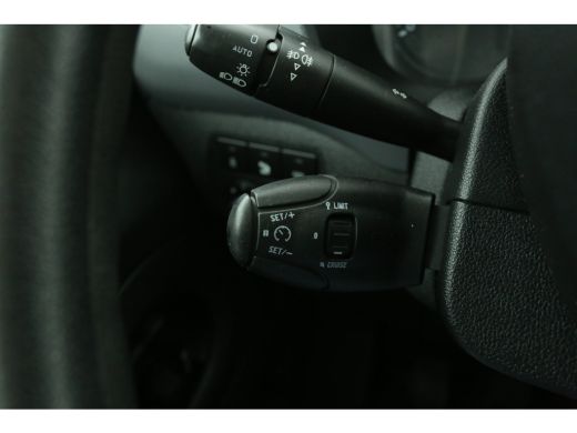 Peugeot Partner 120 1.6 BlueHDi 100PK L1H1 Airco Cruise PDC Navigatie 3 Persoons Imperiaal 15"LMV Trekhaak ActivLease financial lease