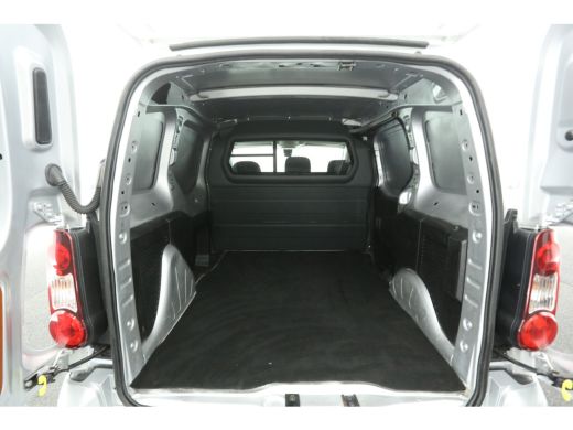 Peugeot Partner 120 1.6 BlueHDi 100PK L1H1 Airco Cruise PDC Navigatie 3 Persoons Imperiaal 15"LMV Trekhaak ActivLease financial lease