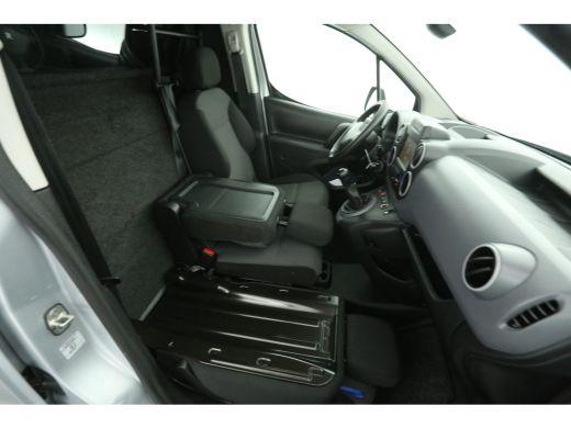 Peugeot Partner 120 1.6 BlueHDi 100PK L1H1 Airco Cruise PDC Navigatie 3 Persoons Imperiaal 15"LMV Trekhaak ActivLease financial lease