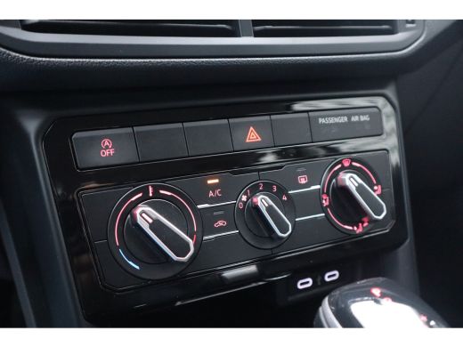 Volkswagen T-Cross 1.0 TSI Life Adaptieve Cruise / Blind Spot / NL-Auto / 1e eigenaar / LMV / Airco / ActivLease financial lease