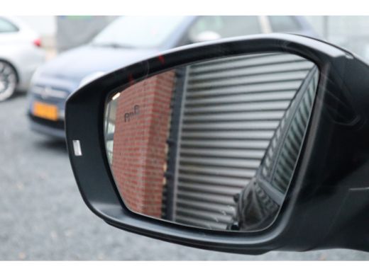 Volkswagen T-Cross 1.0 TSI Life Adaptieve Cruise / Blind Spot / NL-Auto / 1e eigenaar / LMV / Airco / ActivLease financial lease