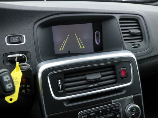 Volvo  V60 2.0 D4 R-Design Business-Sport *NAVI-FULLMAP | LEATHER-MICROFIBRE | BI-XENON | CAMERA | ECC | SPO... ActivLease financial lease