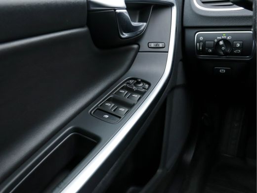 Volvo  V60 2.0 D4 R-Design Business-Sport *NAVI-FULLMAP | LEATHER-MICROFIBRE | BI-XENON | CAMERA | ECC | SPO... ActivLease financial lease