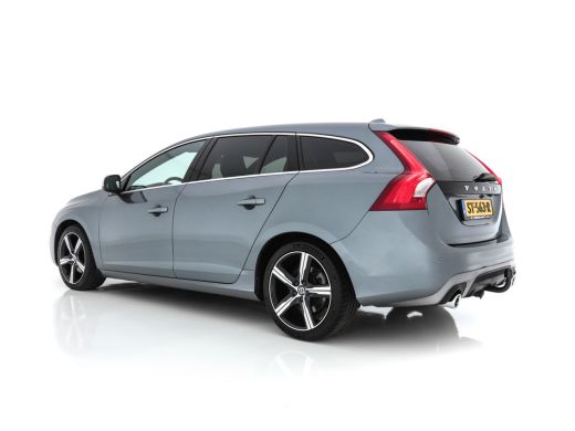 Volvo  V60 2.0 D4 R-Design Business-Sport *NAVI-FULLMAP | LEATHER-MICROFIBRE | BI-XENON | CAMERA | ECC | SPO... ActivLease financial lease