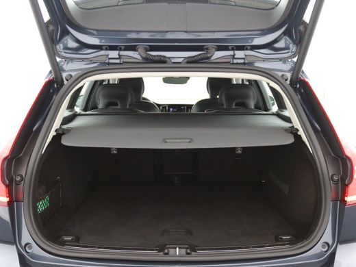 Volvo  V60 T5 | Leder | Trekhaak | Standkachel | 19 Inch | Adapative Cruise | BLIS ActivLease financial lease