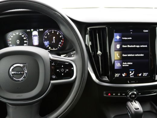 Volvo  V60 T5 | Leder | Trekhaak | Standkachel | 19 Inch | Adapative Cruise | BLIS ActivLease financial lease