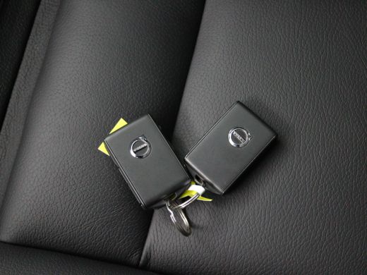 Volvo  V60 T5 | Leder | Trekhaak | Standkachel | 19 Inch | Adapative Cruise | BLIS ActivLease financial lease