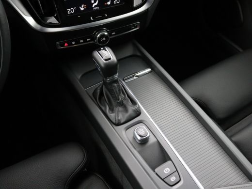 Volvo  V60 T5 | Leder | Trekhaak | Standkachel | 19 Inch | Adapative Cruise | BLIS ActivLease financial lease