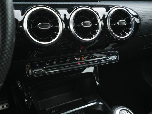 Mercedes A-Klasse 180 Business Solution AMG-Sport-Pack *PANO | WIDE-SCREEN-COCKPIT | FULL-LED | LEATHER-MICROFIBRE ... ActivLease financial lease