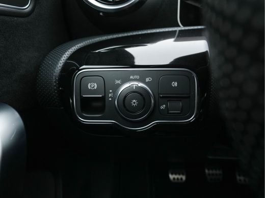 Mercedes A-Klasse 180 Business Solution AMG-Sport-Pack *PANO | WIDE-SCREEN-COCKPIT | FULL-LED | LEATHER-MICROFIBRE ... ActivLease financial lease