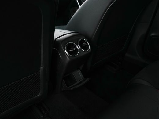 Mercedes A-Klasse 180 Business Solution AMG-Sport-Pack *PANO | WIDE-SCREEN-COCKPIT | FULL-LED | LEATHER-MICROFIBRE ... ActivLease financial lease