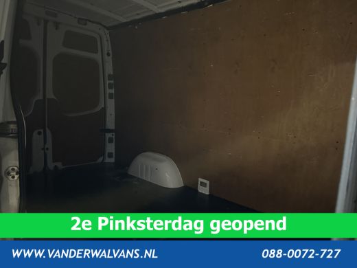 Volkswagen Crafter 2.0 TDI 141pk L2H2 Glasresteel Euro6 Airco | 2800kg Trekhaak | Imperiaal | Trap Cruisecontrol, Ch... ActivLease financial lease