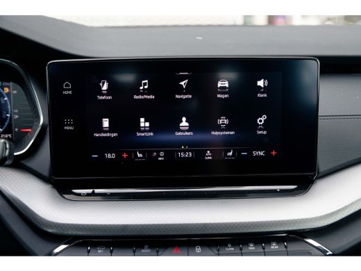 Skoda Octavia Hatchback 1.0 TSI 110 6MT Ambition Parkeersensoren voor en achter | Verwarmbare stoelen voor ActivLease financial lease