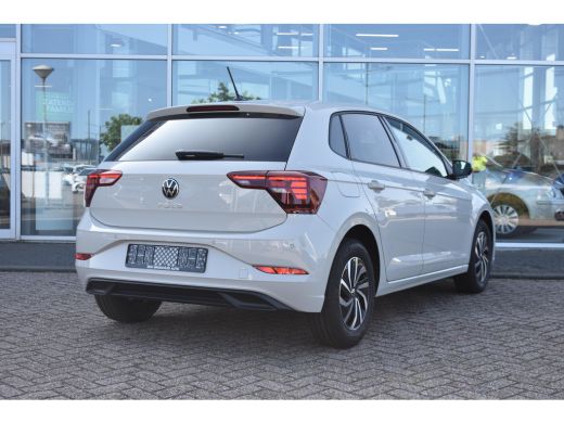 Volkswagen Polo 1.0 TSI 95 5MT Life Zijruiten achter en achterruit getint, 65% lichtabsorberend | Parkeersensoren... ActivLease financial lease