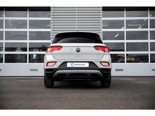 Volkswagen T-Roc 1.0 TSI 110 6MT Life Zijruiten achter en achterruit getint, 65% lichtabsorberend ActivLease financial lease