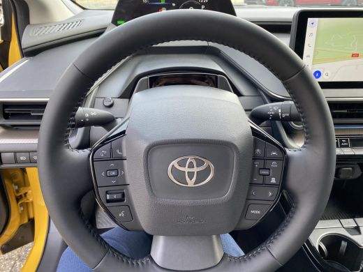 Toyota Prius 2.0 Plug-in Solar Edition ActivLease financial lease