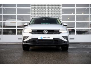Volkswagen Tiguan 1.5 TSI Aut 150 Pk Life Business | Winterpakket | 19" LM | Navigatie | Carplay | All-Seasonbanden...